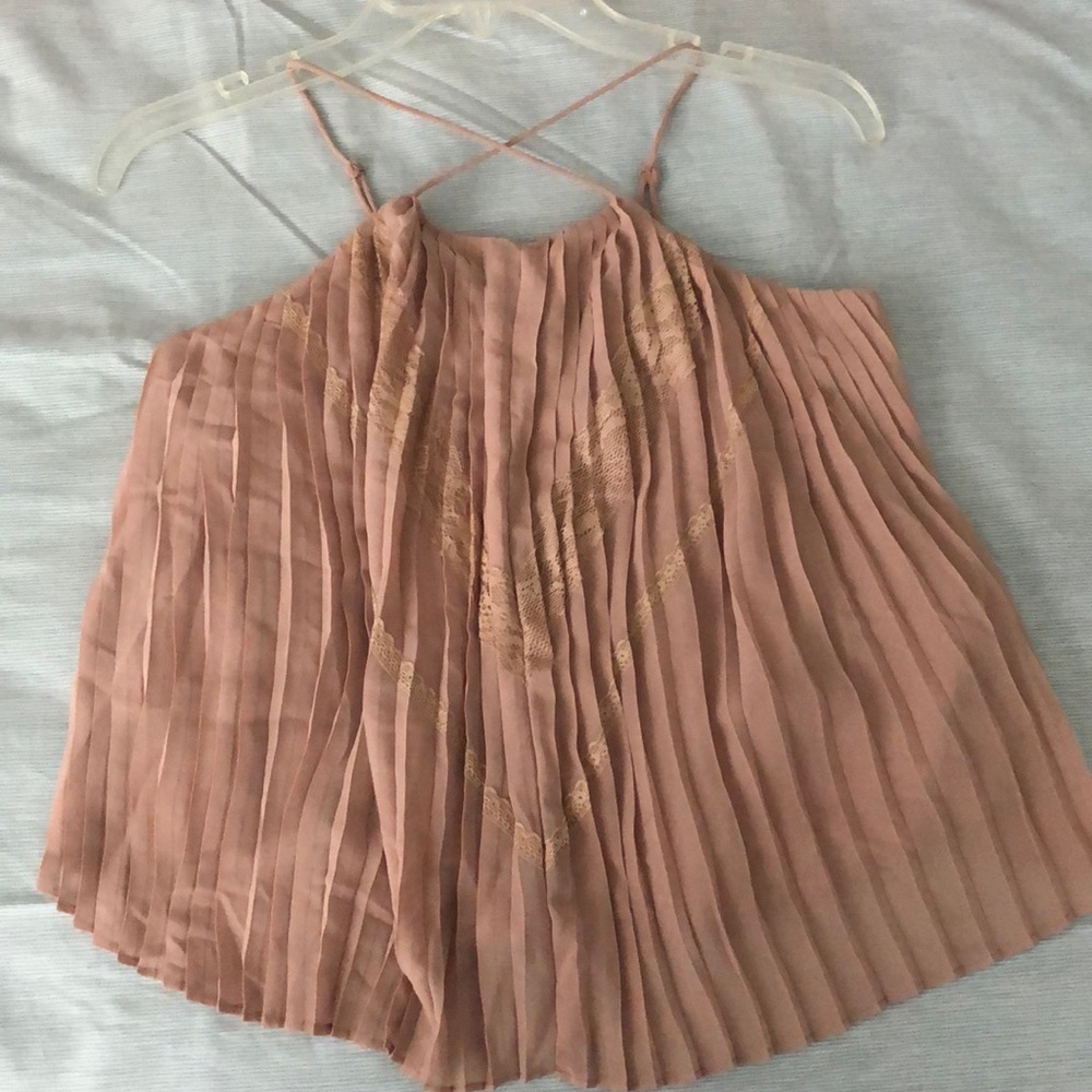Lace bouncy top in light pink